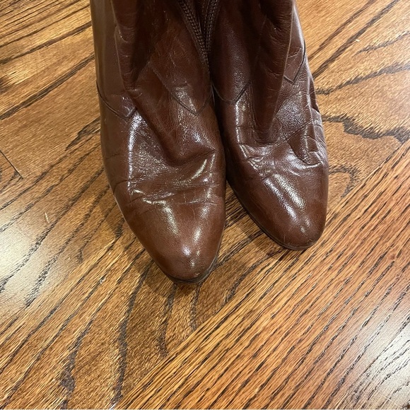 Elegant Brown Leather Knee-High Boots - Picture 3 of 11